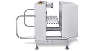 Камерная машина AGV компании MULTIVAC обеспечивает вакуумную упаковку продуктов в вертикальных пакетах. Прежде всего, она предназначена для упаковки порошкообразных и сыпучих продуктов в большие емкости и упаковки типа "мешок в коробке". Благодаря регулируемому по высоте роликовому транспортеру обеспечивается простая и надежная обработка тяжелых упаковок. Ее можно оснастить подводящим и отводящим роликовым транспортером для эргономичных процессов.